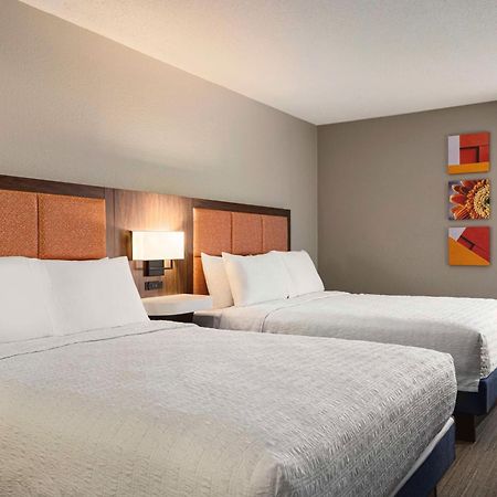 Hampton Inn Шарлотсвилл Экстерьер фото