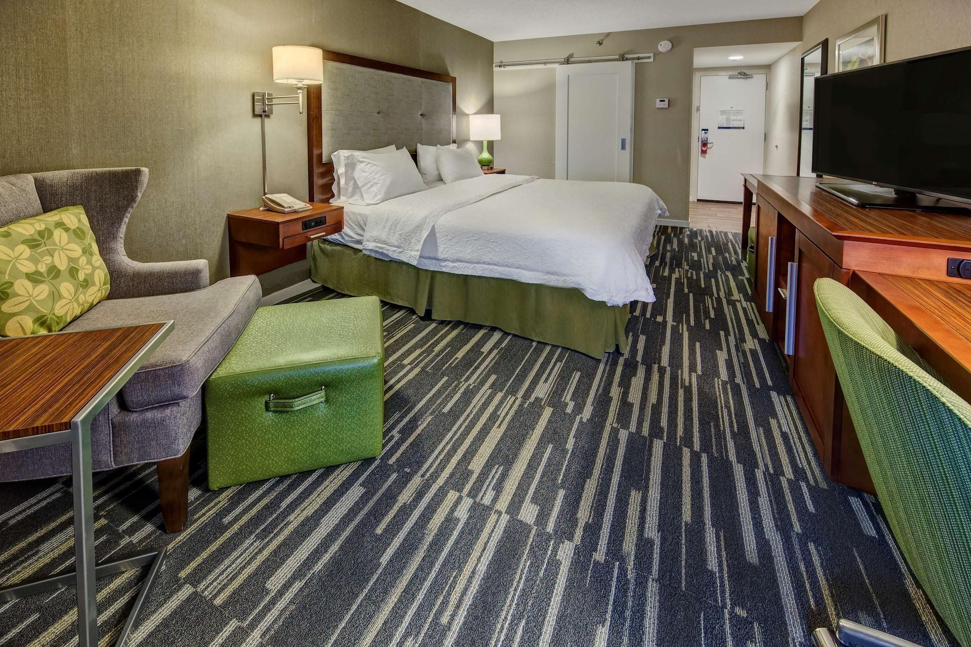 Hampton Inn Шарлотсвилл Экстерьер фото
