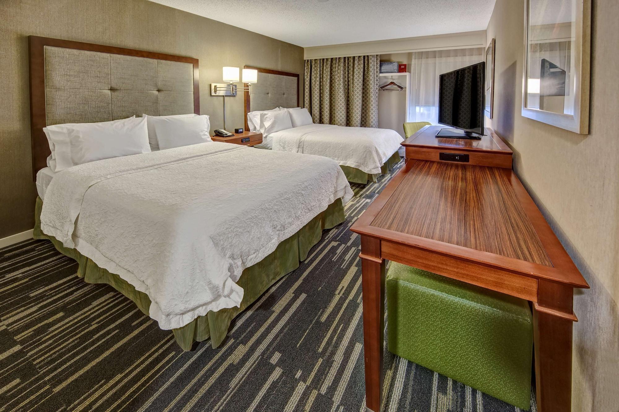 Hampton Inn Шарлотсвилл Экстерьер фото