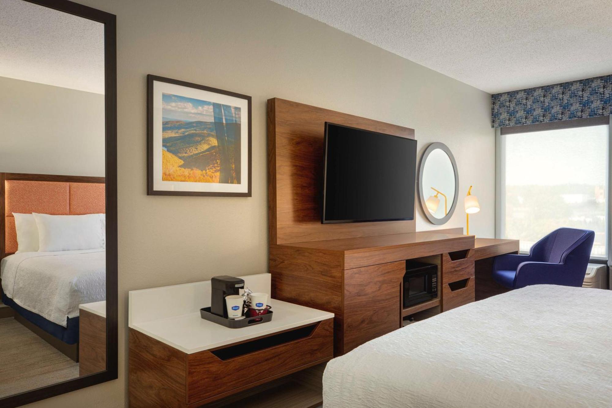 Hampton Inn Шарлотсвилл Экстерьер фото
