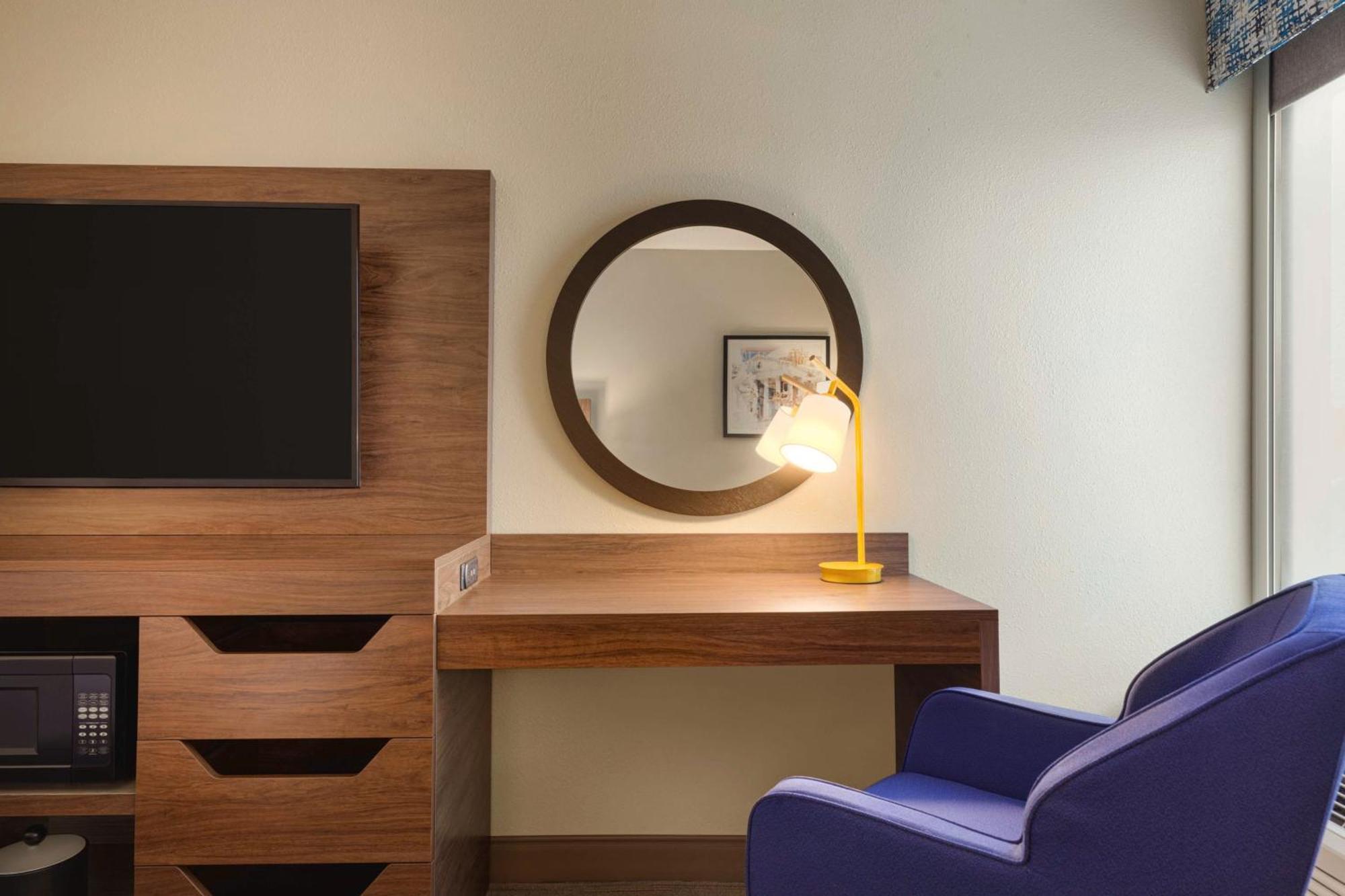 Hampton Inn Шарлотсвилл Экстерьер фото