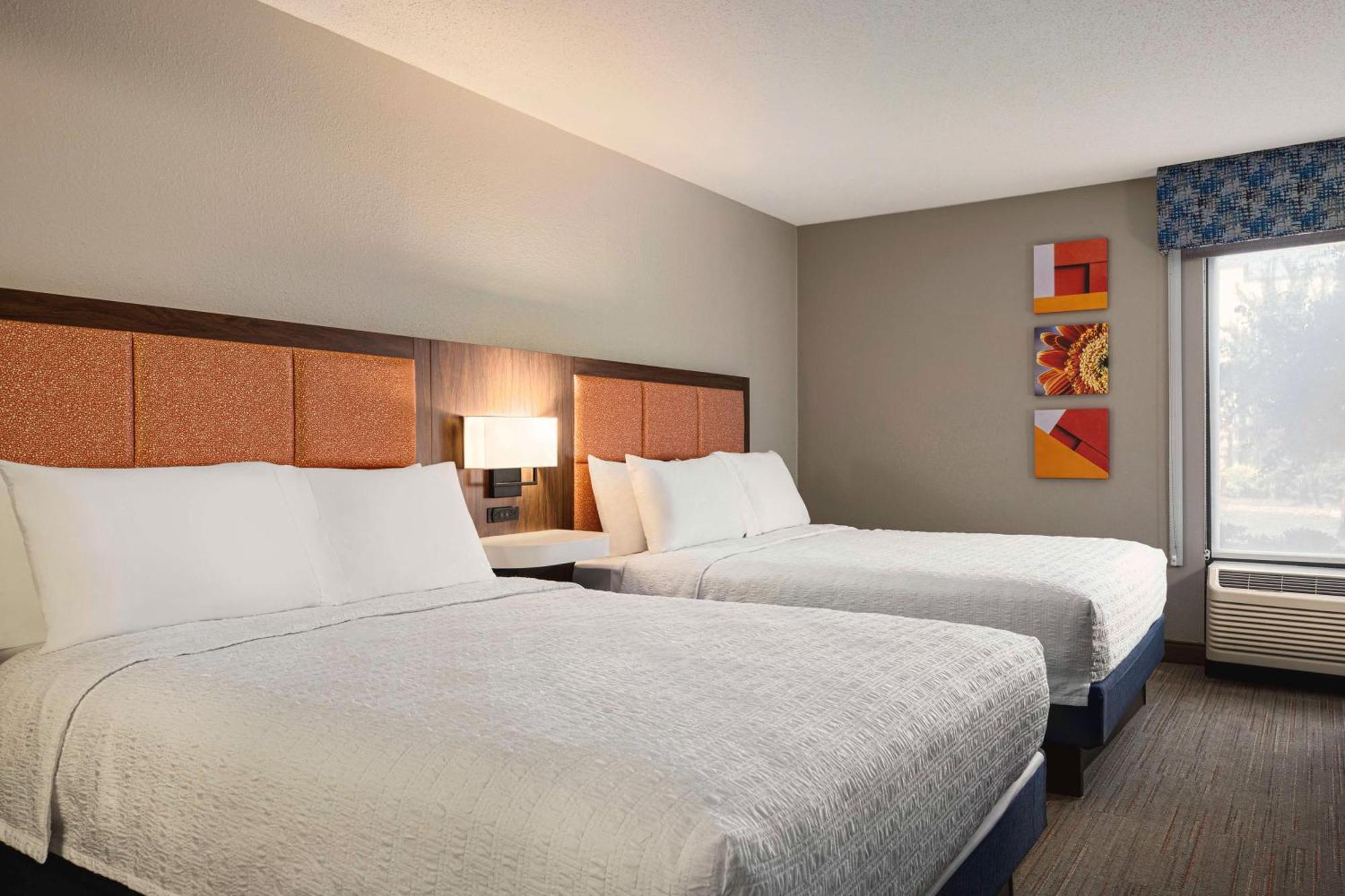 Hampton Inn Шарлотсвилл Экстерьер фото