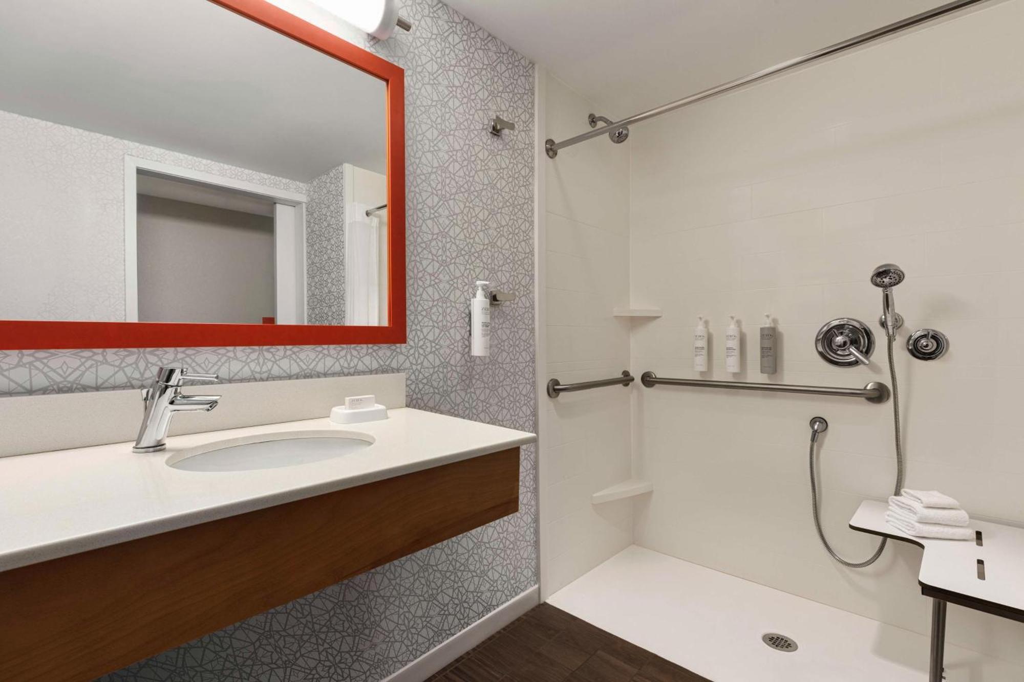 Hampton Inn Шарлотсвилл Экстерьер фото