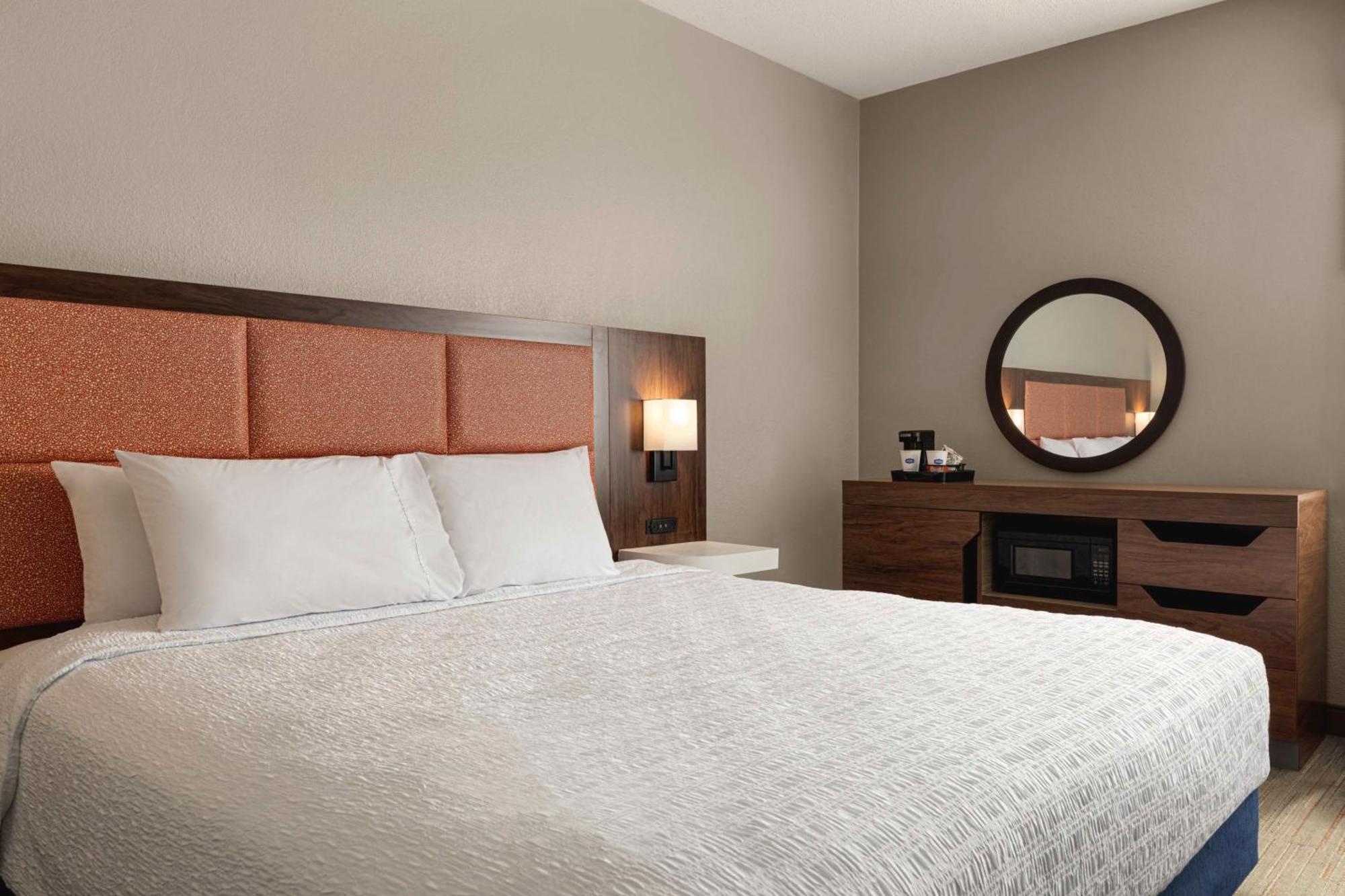 Hampton Inn Шарлотсвилл Экстерьер фото