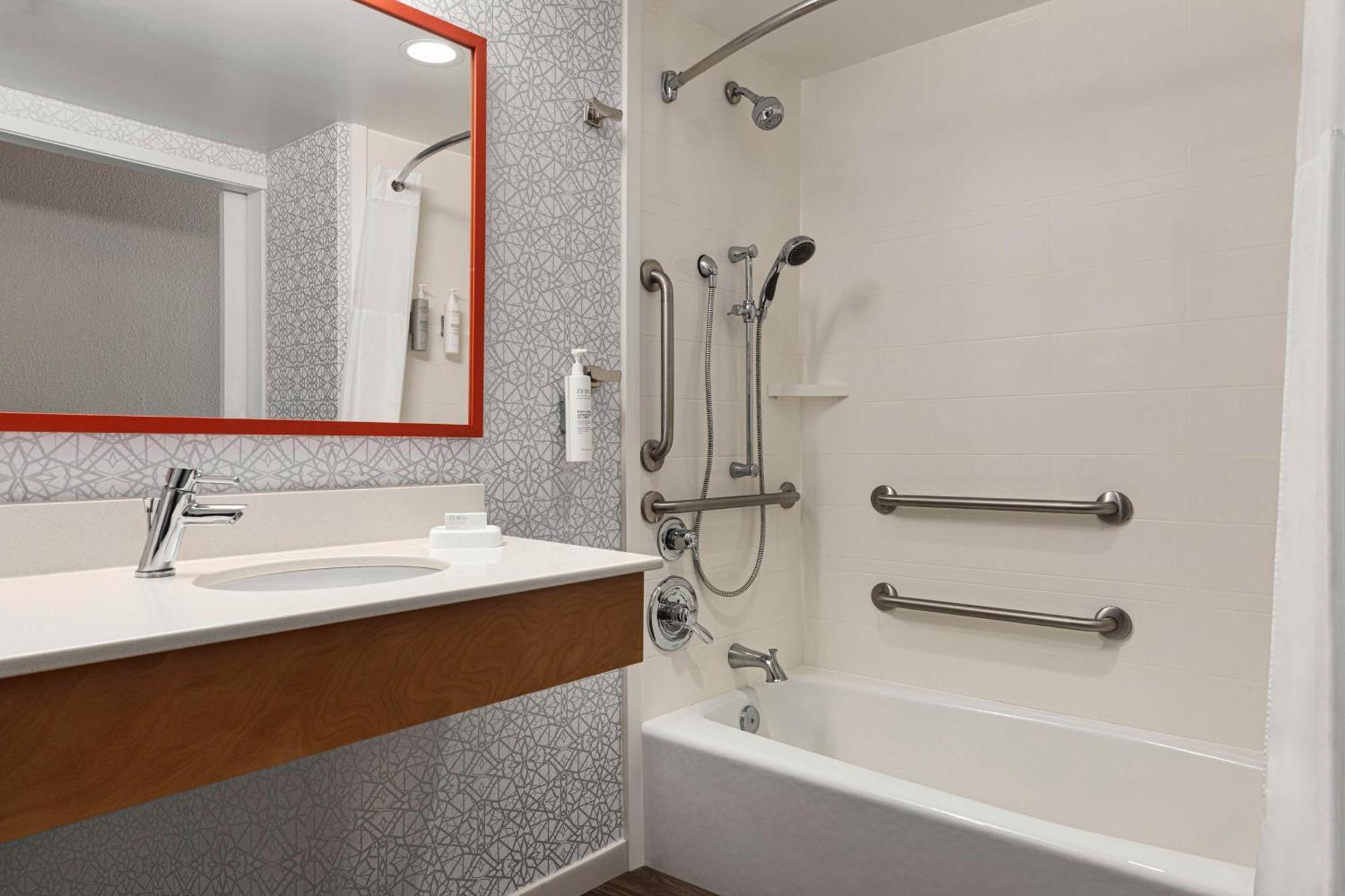 Hampton Inn Шарлотсвилл Экстерьер фото
