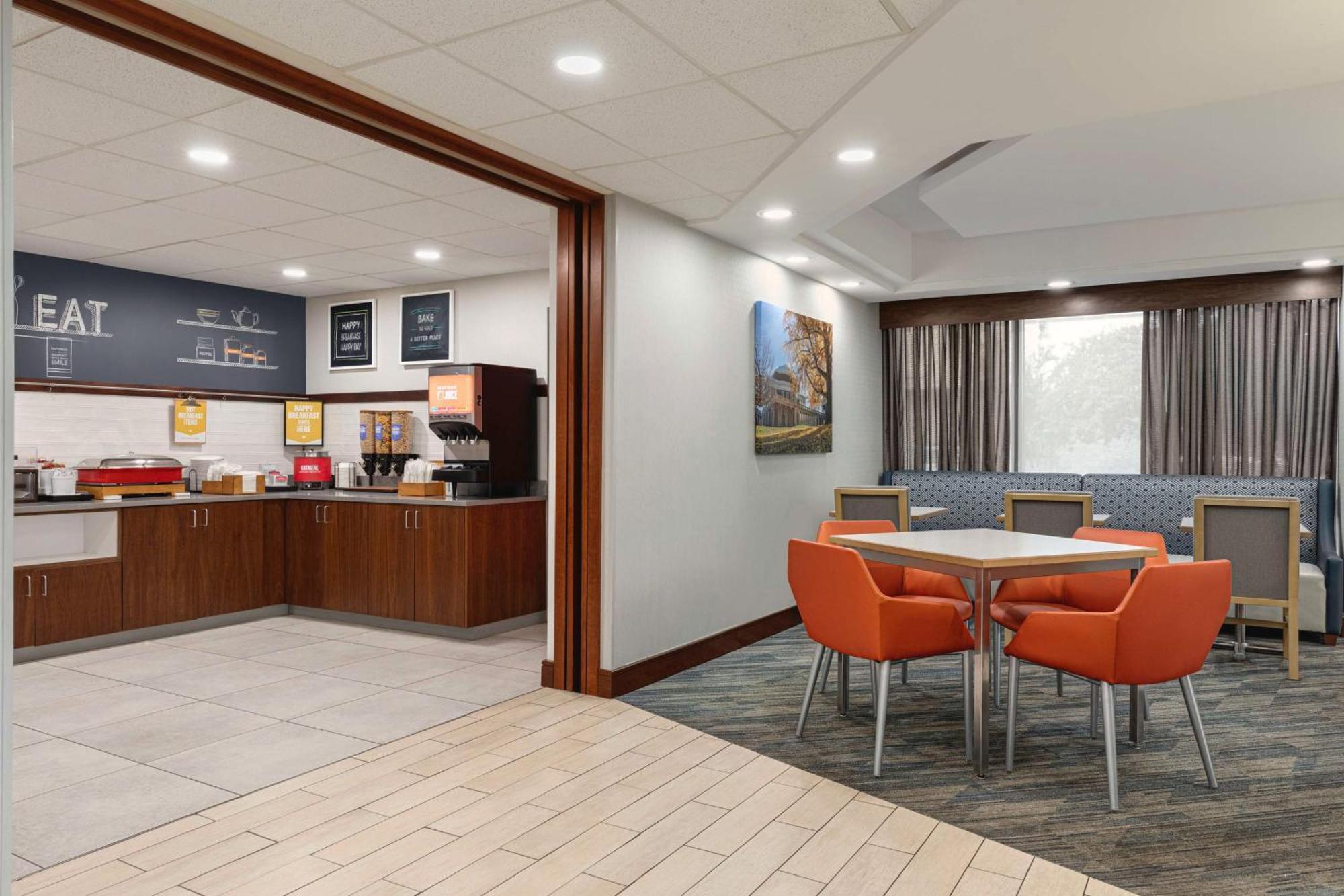 Hampton Inn Шарлотсвилл Экстерьер фото