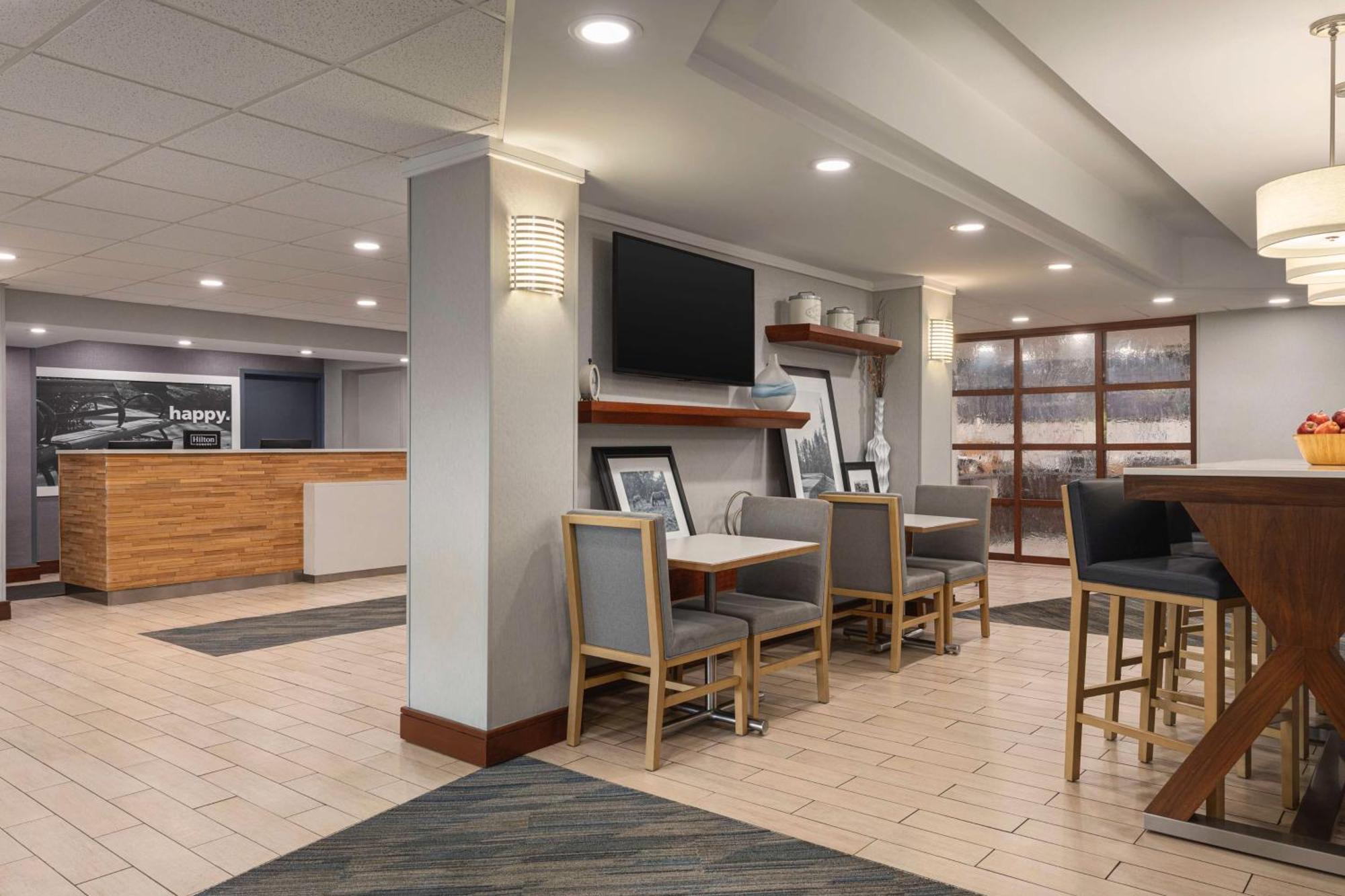 Hampton Inn Шарлотсвилл Экстерьер фото