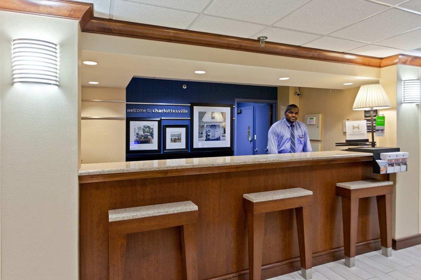 Hampton Inn Шарлотсвилл Экстерьер фото