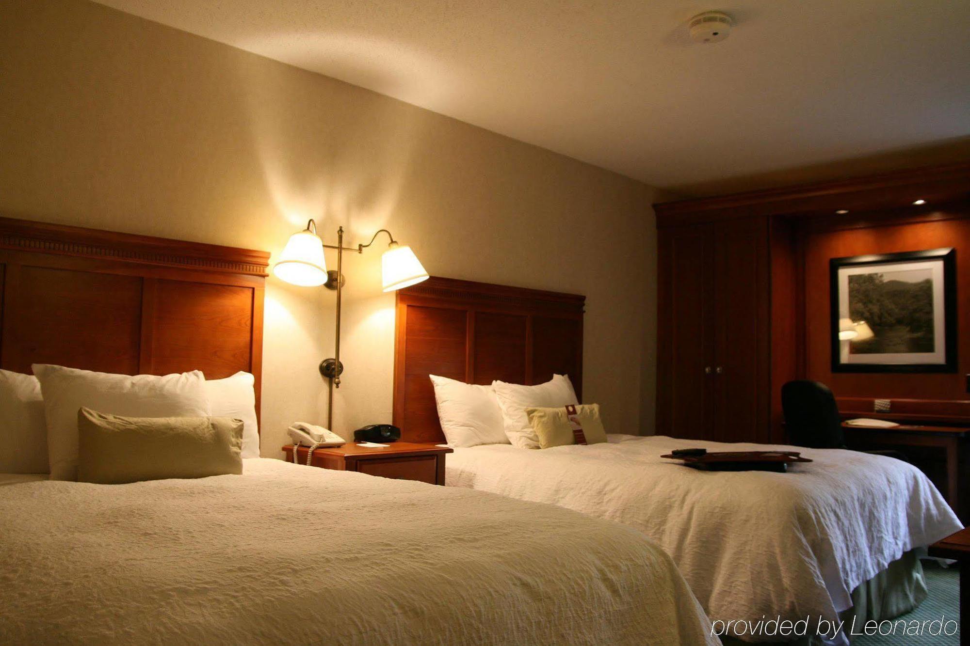 Hampton Inn Шарлотсвилл Номер фото