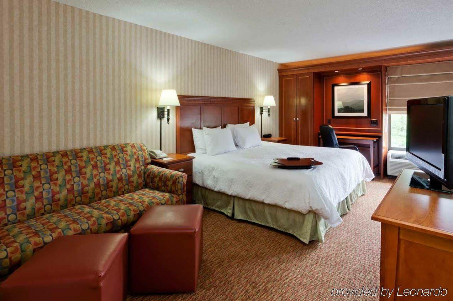 Hampton Inn Шарлотсвилл Экстерьер фото