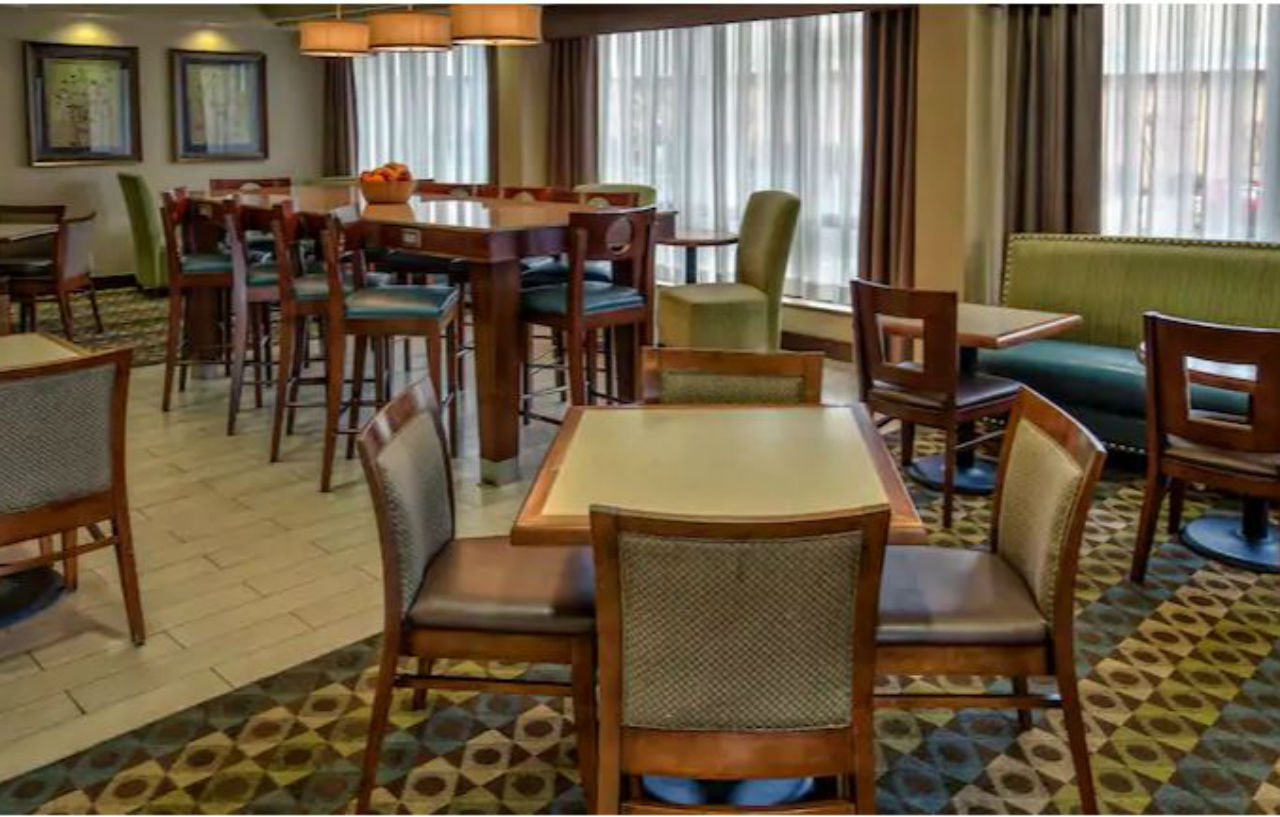Hampton Inn Шарлотсвилл Экстерьер фото